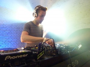 DJ